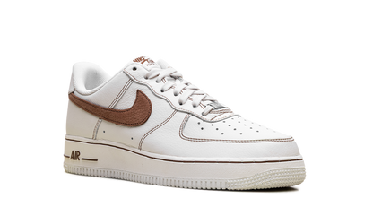 Air Force 1 '07 LV8 "Ivory Saddle Bro" HQ2037 101