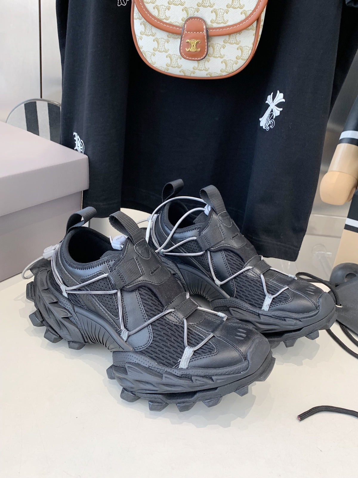 HIKE SNEAKER IN BLACK MESH, POLYURETHANE AND POLYESTER