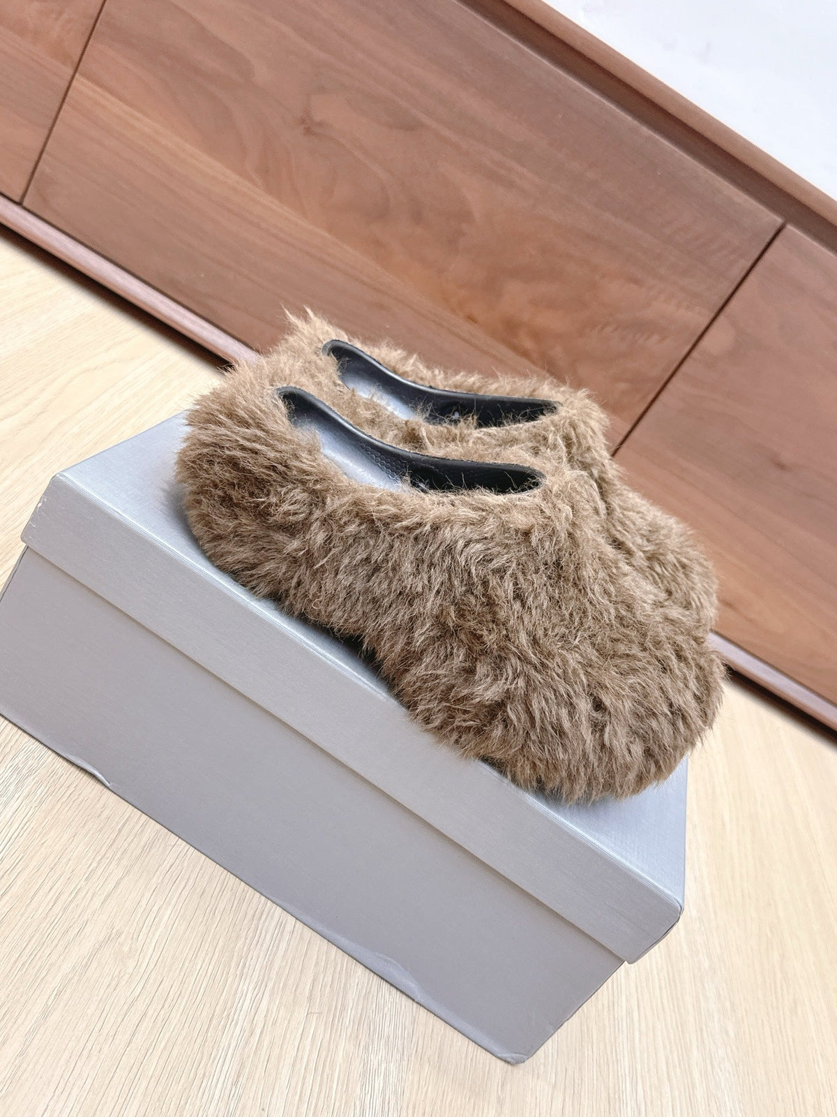 Balenciaga 25ss slippers brown wool 462675