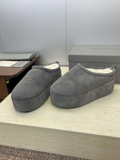 Balenciaga Alaska Slide Grey White Suede Fur 551898