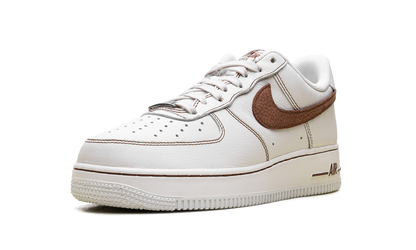 Air Force 1 '07 LV8 "Ivory Saddle Bro" HQ2037 101